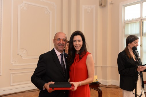 Angela M. Tafur con Jose Pablo Arango, el presidente de Marca Colombia.
